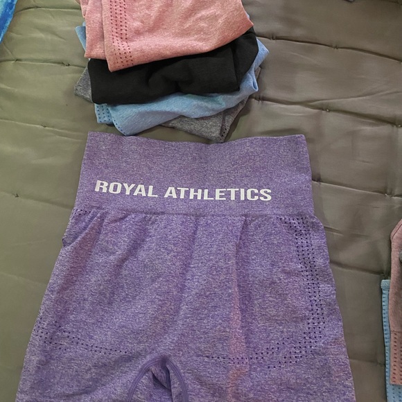 Sports bras all matching pants and shorts - Picture 2 of 3